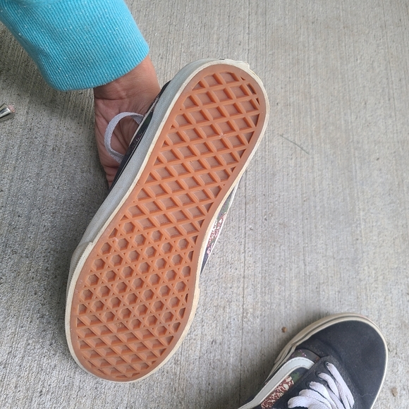 Vans - Picture 2 of 5